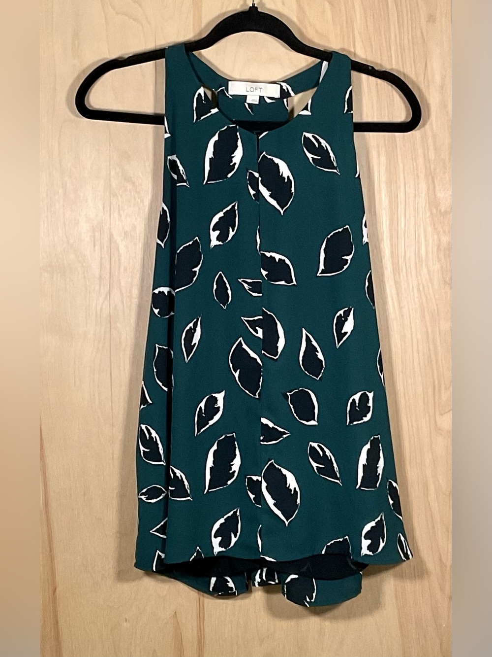 Ann Taylor Loft Sleeveless Lined Leaf Pattern Blouse - EUC